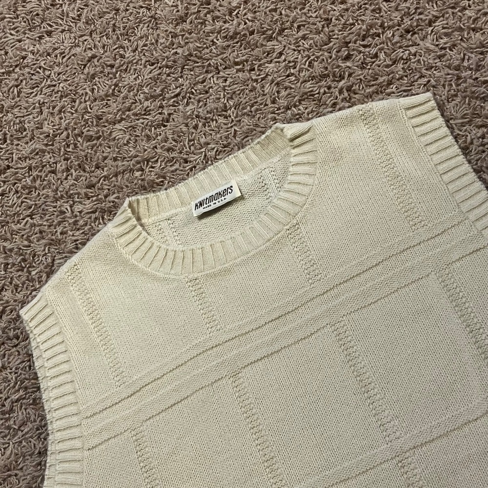 Vintage Knitmakers Cream Ivory Grid Pattern Sweater Vest Made in USA‎ Crew Neck